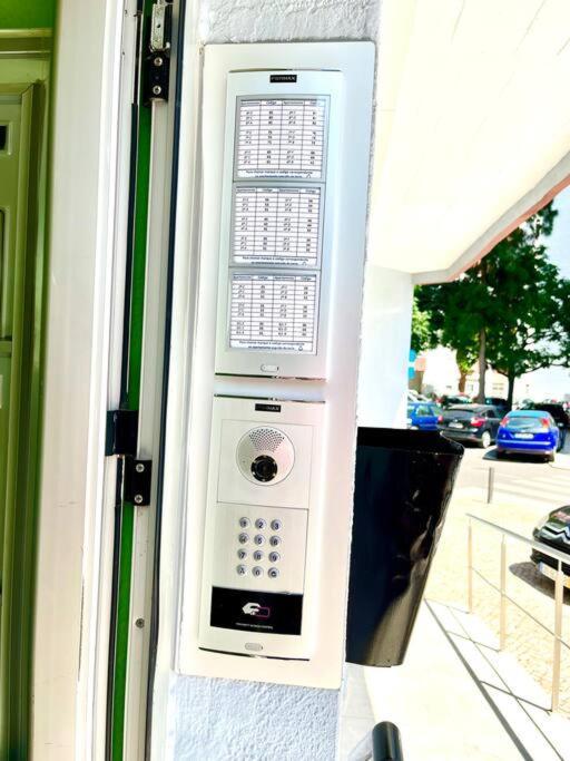 New-Romantic Studio Near The Beach! Paço de Arcos Exteriör bild