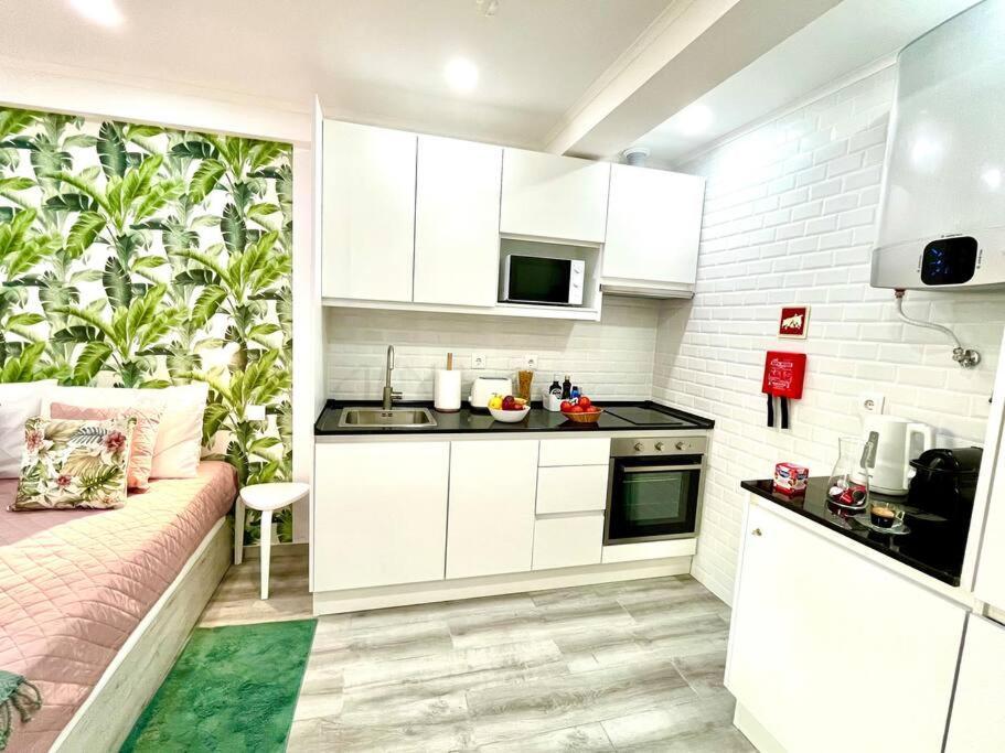 New-Romantic Studio Near The Beach! Paço de Arcos Exteriör bild